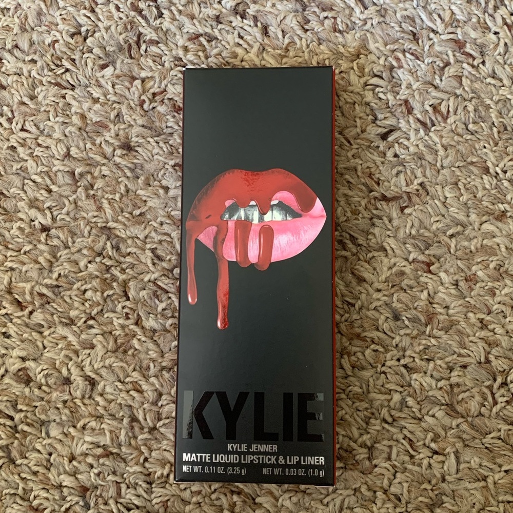 Kylie Cosmetics ‘Victoria’ matte liquid lipstick